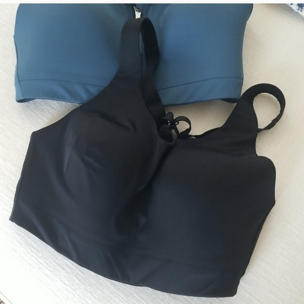 2 Athleta Black Turquoise Sports Bra